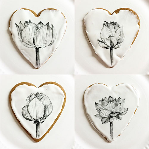 Cookies with painted flowers.